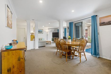 Photo of property in 33 Seabreeze Place, Papamoa Beach, Papamoa, 3118