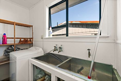 Photo of property in 72 Kelman Road, Kelston, Auckland, 0602