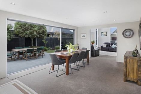 Photo of property in 31 Linkwater Way, Parklands, Christchurch, 8083