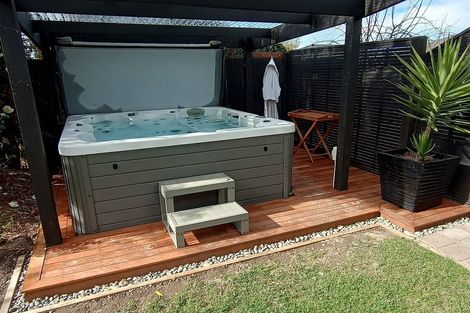 Photo of property in 8 Roberta Drive, Somerfield, Christchurch, 8024