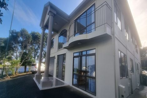 Photo of property in 2 Graham Collins Drive, Windsor Park, Auckland, 0632