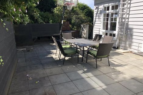 Photo of property in 9 Wadestown Road, Wadestown, Wellington, 6012