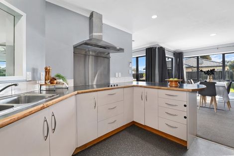 Photo of property in 4 Courtenay Place, Owhata, Rotorua, 3010