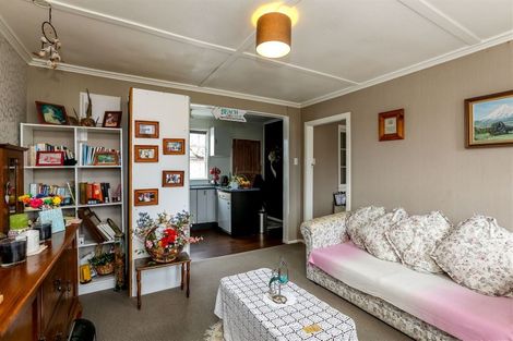 Photo of property in 14 Karamu Street, Strandon, New Plymouth, 4312