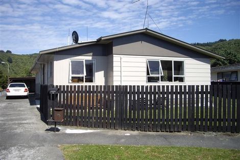 Photo of property in 16 Beryl Grove, Birchville, Upper Hutt, 5018