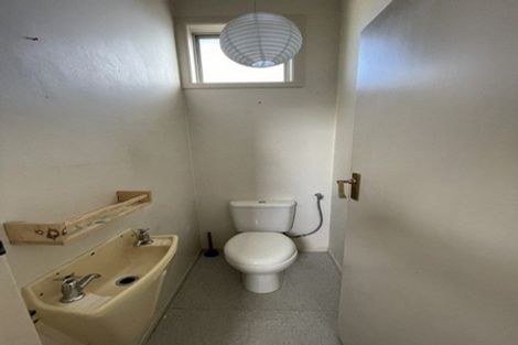 Photo of property in 68 Lake Road, Northcote, Auckland, 0627