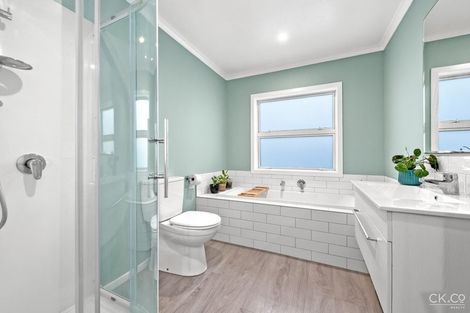 Photo of property in 90b Stokes Valley Road, Stokes Valley, Lower Hutt, 5019