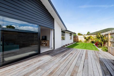 Photo of property in 20a Turakina Street, Merrilands, New Plymouth, 4312