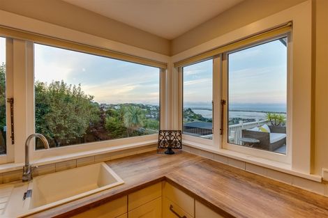 Photo of property in 108 Moncks Spur Road, Redcliffs, Christchurch, 8081