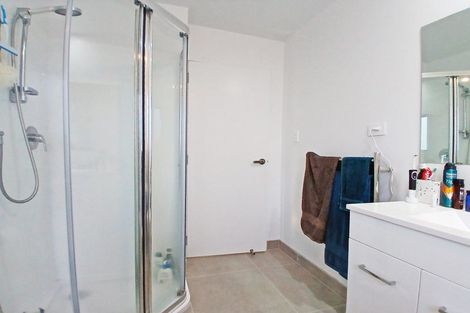 Photo of property in 18 Eileen Newey Place, Henderson, Auckland, 0612