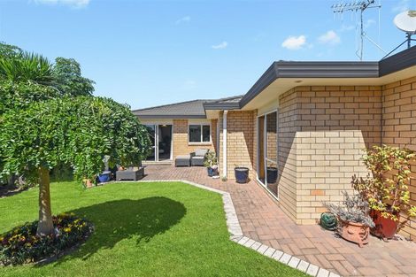 Photo of property in 36 Waiwherowhero Drive, St Andrews, Hamilton, 3200