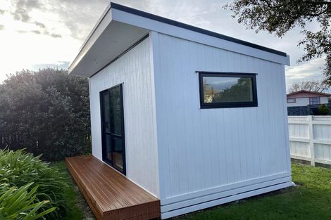 Photo of property in 28 Apollo Parade, Milson, Palmerston North, 4414