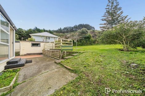 Photo of property in 1 Wakefield Terrace, Tawa, Wellington, 5028