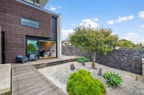 Photo of property in 51 Pacific Parade, Army Bay, Whangaparaoa, 0930