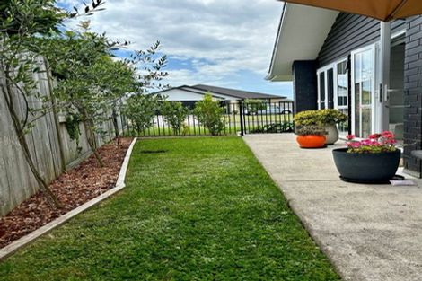 Photo of property in 8 Kahuparere Crescent, Pyes Pa, Tauranga, 3112