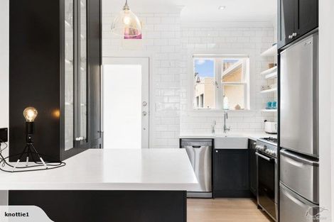 Photo of property in 4/64 Victoria Road, Devonport, Auckland, 0624