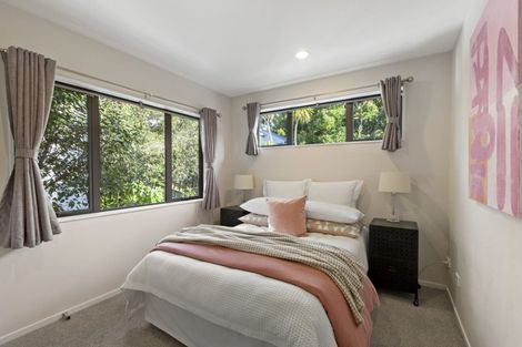 Photo of property in 2/41 Fairmount Road, Titirangi, Auckland, 0604