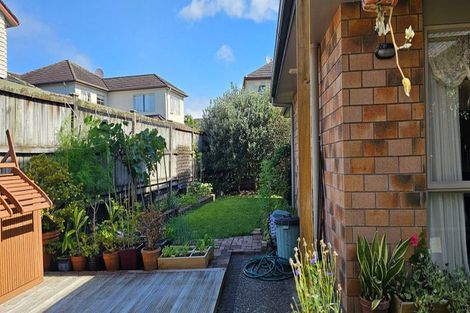 Photo of property in 4 Oswald Close, Flat Bush, Auckland, 2016
