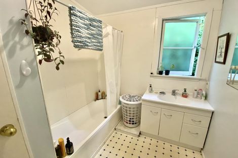 Photo of property in 1/12 Myrtle Crescent, Mount Cook, Wellington, 6021