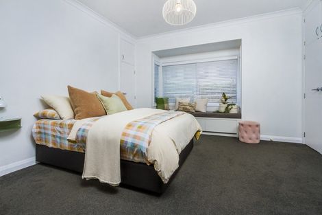 Photo of property in 17 Ocean View Road, Milford, Auckland, 0620