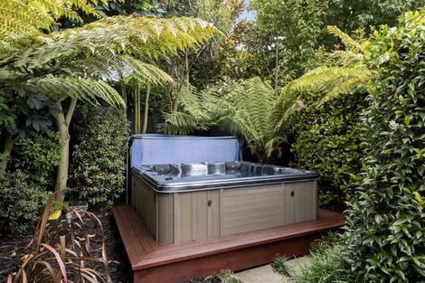 Photo of property in 10 Walnut Avenue, Strowan, Christchurch, 8052