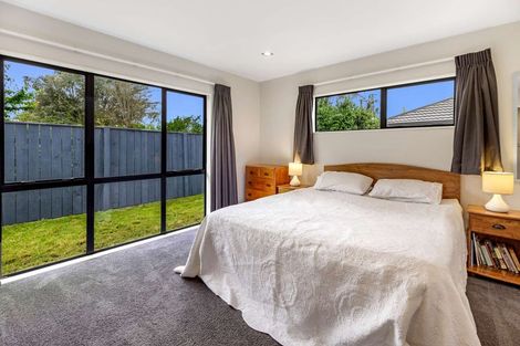 Photo of property in 17 Woburn Place, Takaro, Palmerston North, 4412