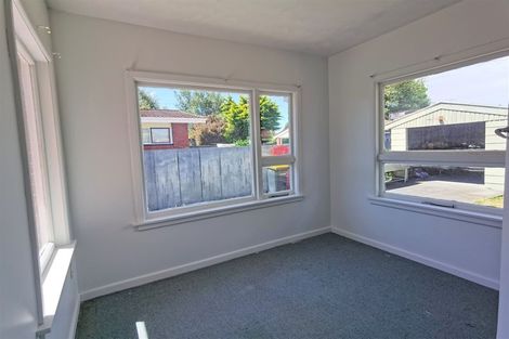 Photo of property in 94 Avondale Road, Avondale, Christchurch, 8061