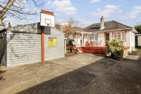 Photo of property in 108 Archibald Road, Kelston, Auckland, 0602