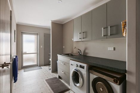 Photo of property in 109 Harbour View Road, Omokoroa, 3114