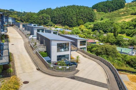 Photo of property in 2 Ara Paripari, Tawa, Wellington, 5028