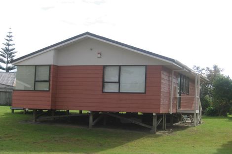Photo of property in 111 Winslow Place, Matarangi, Whitianga, 3592