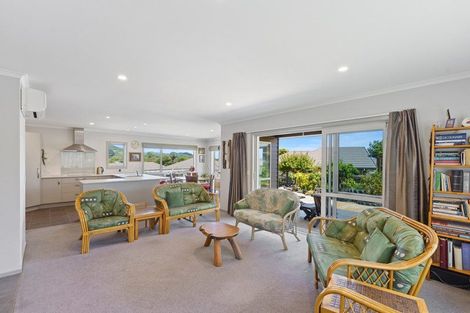 Photo of property in 5 Tauhou Place, Waikanae, 5036