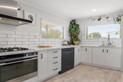 Photo of property in 10 Hillview Road, Waihi Beach, 3611