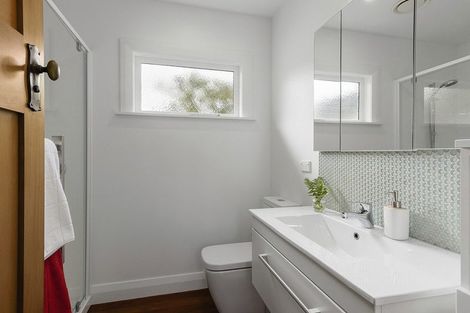 Photo of property in 11 Firth Terrace, Karori, Wellington, 6012