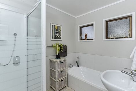 Photo of property in 37 Dye Access Road, Kaukapakapa, 0871