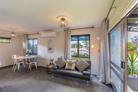 Photo of property in 42 Glamorgan Avenue, Tamatea, Napier, 4112