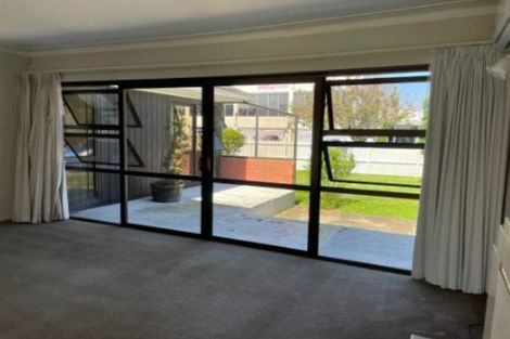 Photo of property in 28 Carbine Road, Mount Wellington, Auckland, 1060