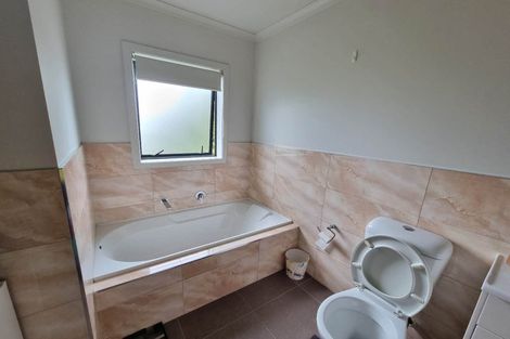 Photo of property in 11/2 Swan Hill Drive, Glen Eden, Auckland, 0602