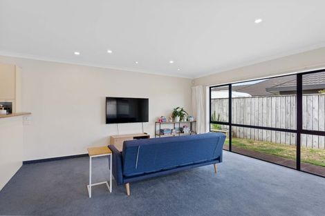 Photo of property in 96 Guildford Drive, Paraparaumu Beach, Paraparaumu, 5032