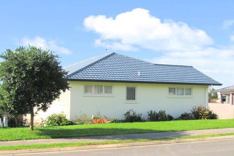 Photo of property in 30 Roberta Crescent, Orewa, 0931