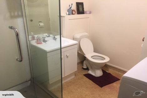 Photo of property in Grafon Court Flats, 2/53 Grafton Road, Roseneath, Wellington, 6011