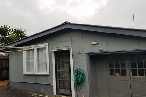 Photo of property in 16 Albert Road, Kelston, Auckland, 0602
