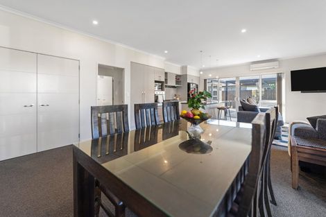 Photo of property in 32 Rainey Crescent, Papamoa Beach, Papamoa, 3118