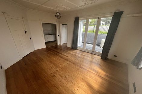 Photo of property in 24 Myrtle Crescent, Mount Cook, Wellington, 6021