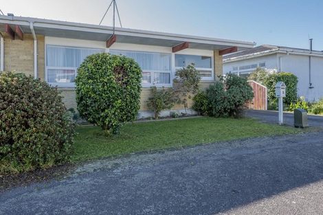 Photo of property in 2 Ely Place, Levin, 5510