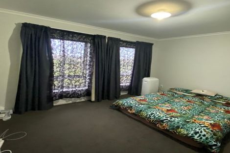 Photo of property in 57 Becker Drive, Weymouth, Auckland, 2103