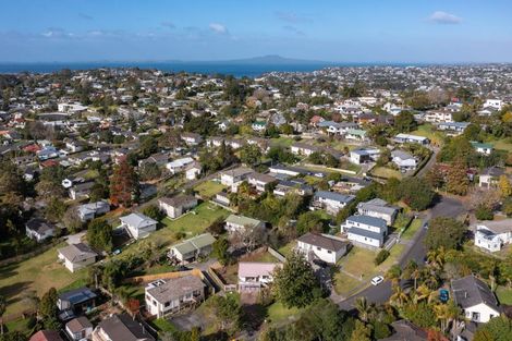 Photo of property in 10 Eagleson Street, Northcross, Auckland, 0632