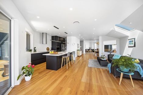 Photo of property in 208 Vipond Road, Stanmore Bay, Whangaparaoa, 0932