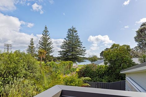 Photo of property in 35 Waione Avenue, Athenree, Waihi Beach, 3177
