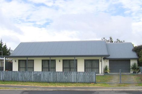 Photo of property in 102 Whitby Place, Whangamata, 3620